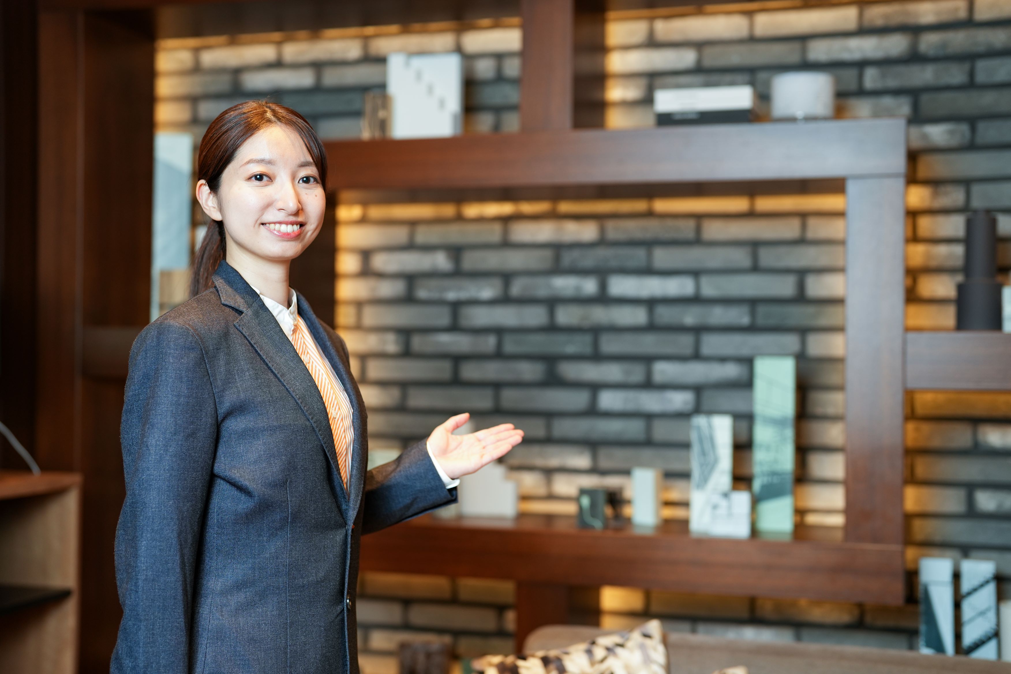 フロントスタッフサムネイル